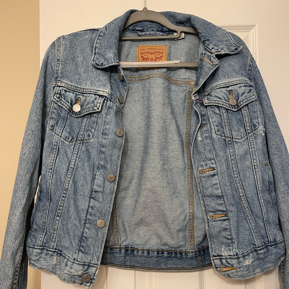 Levi’s Medium Jean Jacket Womens